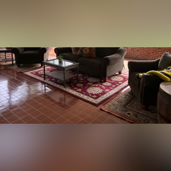 Meet your Posher, Beth - Picture 2 of 2